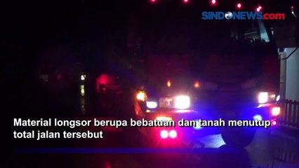 Jalan Penghubung Dua Kabupaten di Sulawesi Barat Tertutup Longsor
