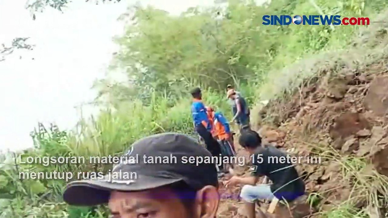 Hujan Intensitas Tinggi, Longsor Setinggi 15 Meter Tutup Jalan di Muara Enim