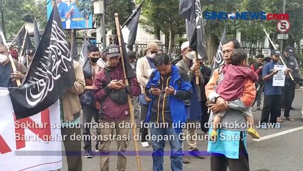 Demonstrasi Massa di Gedung Sate Bandung Kutuk Pembakaran Al-Qur'an di Swedia