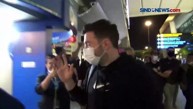 Boy Band Westlife Tiba di Bandara Soetta, Penggemar Histeris