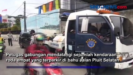 Belasan Mobil di Penjaringan Digemboskan karena Parkir Sembarangan