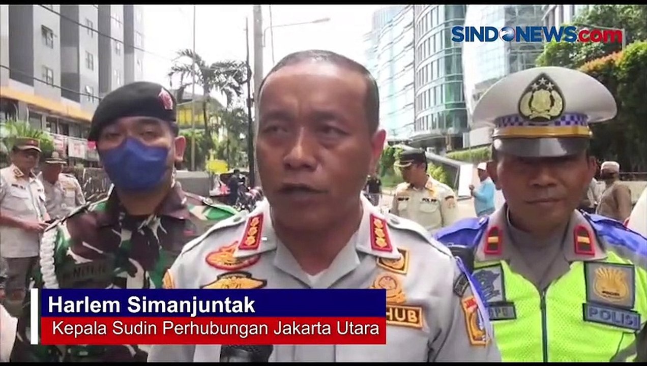 Panik! Petugas Datang, Warga hingga Pengemudi Ojol Kabur dari Razia Parkir Liar di Penjaringan
