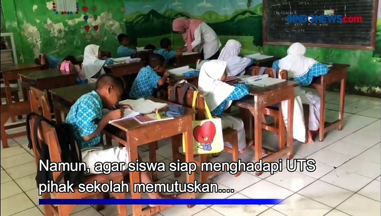 Persiapan UTS,  Aktivitas Belajar di SD Lamongan Tetap Berjalan meski Banjir