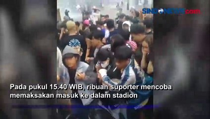 Tak Diizinkan Masuk, Suporter Bentrok dengan Polisi di Stadion Jatidiri Semarang