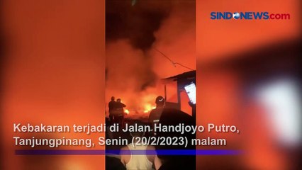 2 Rumah di Areal Gudang Barang Bekas Terbakar di Tanjungpinang