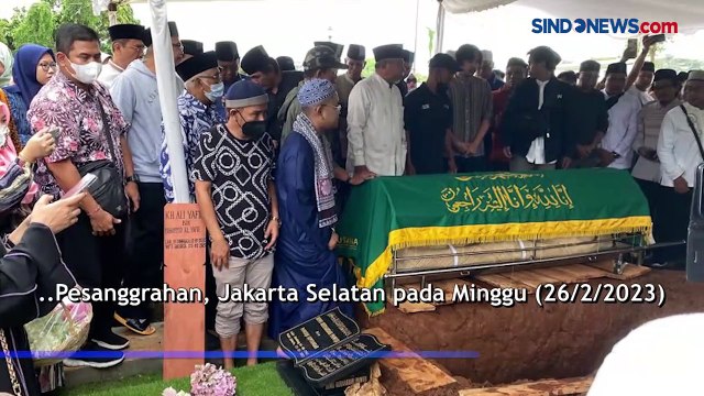 Tiba di TPU Tanah Kusir, Jenazah Mantan Ketua MUI KH Ali Yafie Dikebumikan Dekat Makam Istrinya