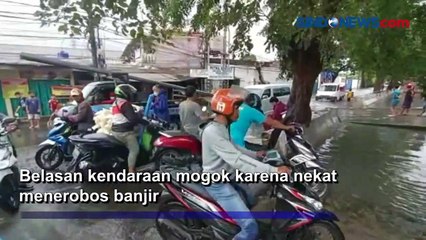 Jalan Penghubung Tangerang - Jakarta Banjir, Belasan Motor Mogok