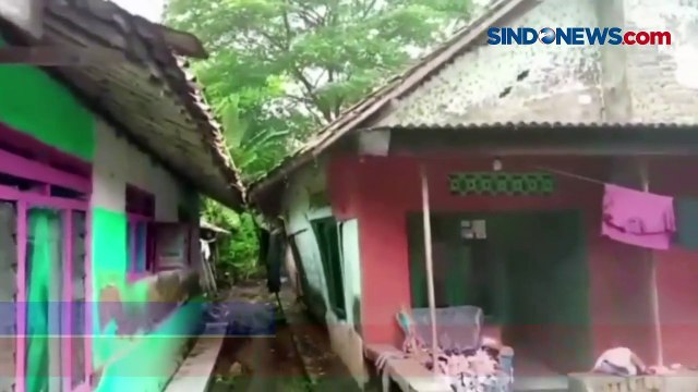 Detik-Detik Rumah Warga Roboh Usai Diterjang Angin Kencang di Serang