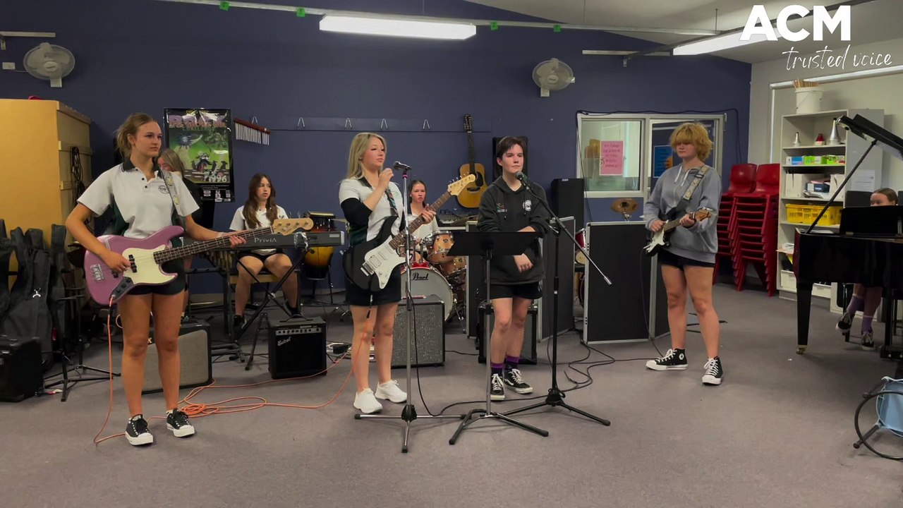 Kelso High rock band Crash Course perform 'Self Esteem' by The Offspring | Western Advocate | 10/03/2023