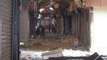 Hatay Kunduracılar Çarşısı esnafı, depremin ardından sağlam kalan mallarını kurtarmaya çalışıyor
