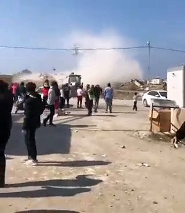 Çadır kentin yanına asbestli hafriyat yığını döktüler!