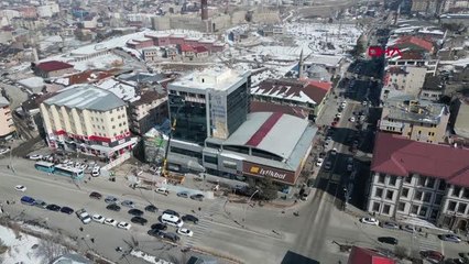 Erzurum'da riskli 47 yıllık bina yıkılıyor