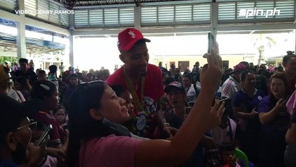 LOOK: Jamie Malonzo accommodates fans' selfie request on #AlagangPBA outreach day in Passi, Iloilo