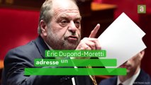 Éric Dupond-Moretti adresse un bras d'honneur au groupe Les Républicains à l'Assemblée