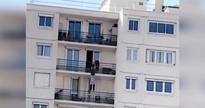 À la force de ses bras, un nonagénaire sauve sa femme de ménage d'une chute de 14 étages