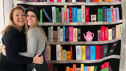 Mom Surprises Daughter With Quilt Of 125 Books She Has Read | Happily TV