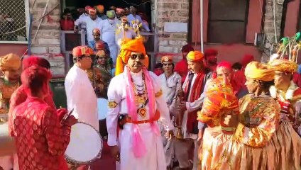 देखें Video: गुलाल से अटा शहर, निकली सम्राट अशोक की सवारी