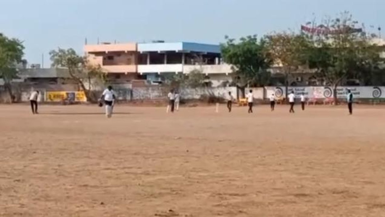 కరీంనగర్: హోరాహోరీగా సాగిన క్రికెట్ పోటీలు