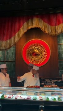 Mujer revela cuánto cuesta comer en restaurante de Bad Bunny