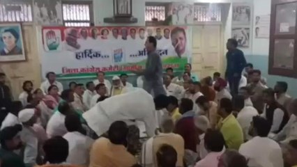 खंडवा: कांग्रेसियों का मंच से फूटा दर्द, गुटबाजी पर जताई नाराजगी