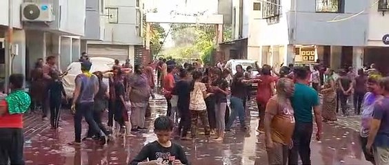 SURAT VIDEO : देखिए रेन डांस में कैसे झूमे सुरती