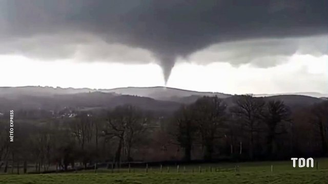 Les trois quarts des toitures sont détruites : Une tornade fait des ravages en France, les images sont hallucinantes