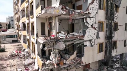 Ağır hasarlı binaların içi yıkımın boyutunu bir kez daha ortaya koydu