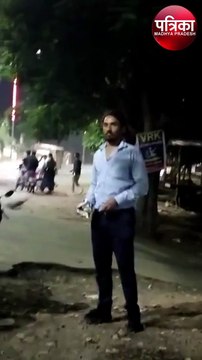 लव के चक्कर में दे दनादन : आधी रात को बीच सड़क पर युवक ने युवती के जड़े थप्पड़, वीडियो वायरल