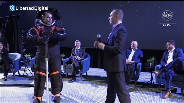 La NASA presenta los nuevos trajes de sus astronautas