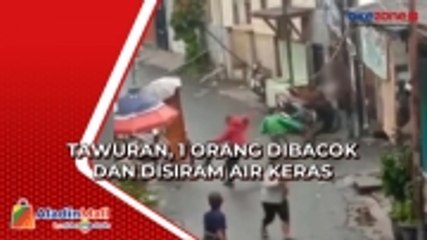 下载视频: Asik Nongkrong Sejumlah Pemuda di Johor Baru Diserang, 1 Orang Dibacok dan Disiram Air Keras