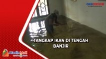 Hindari Stres karena Banjir, Warga di Kudus Tangkap Ikan