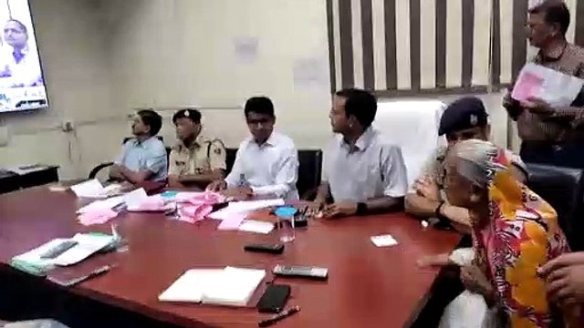त्रि-स्तरीय जन सुनवाईजिला कलक्टर ने सुनी समस्याएं