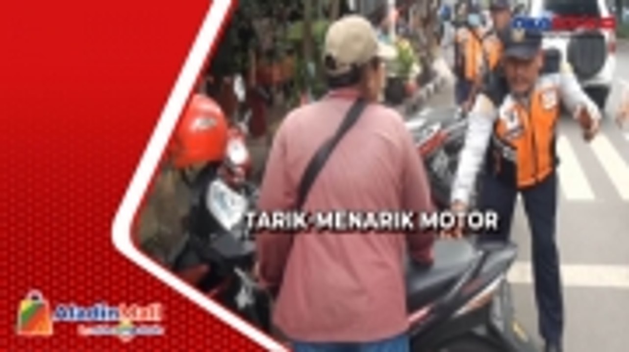 Razia Parkir Liar di Senen Diwarnai Tarik-menarik Motor dengan Petugas