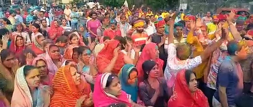 SURAT PRBHATFERI VIDEO: प्रभातफेरी में उड़ी गुलाल, मची धमाल
