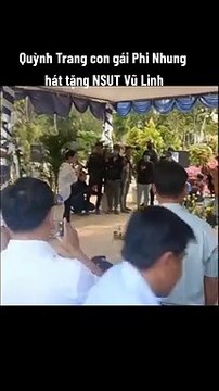 Con nuôi cố ca sĩ Phi Nhung hát tiễn biện cố NSƯT Vũ Linh