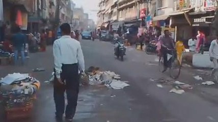 अररिया: दो दिनों से सफाईकर्मियों की हड़ताल से शहर डस्ट्बिन में तब्दील, जानें हड़ताल का कारण