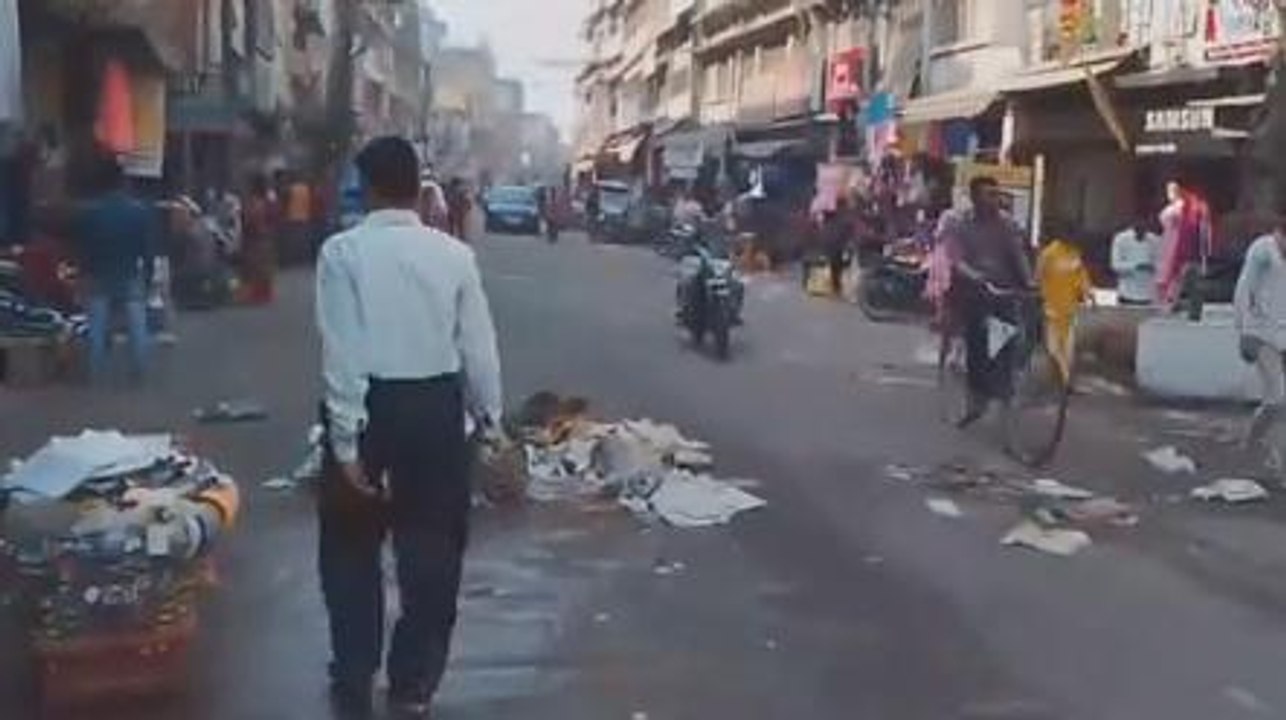 अररिया: दो दिनों से सफाईकर्मियों की हड़ताल से शहर डस्ट्बिन में तब्दील, जानें हड़ताल का कारण
