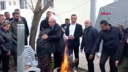 Kılıçdaroğlu geceyi çadırda geçirdikten sonra depremzede ile sohbet etti