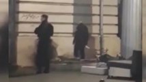 Fransız polisi sığınmacıların battaniyelerine göz yaşartıcı gaz sıktı