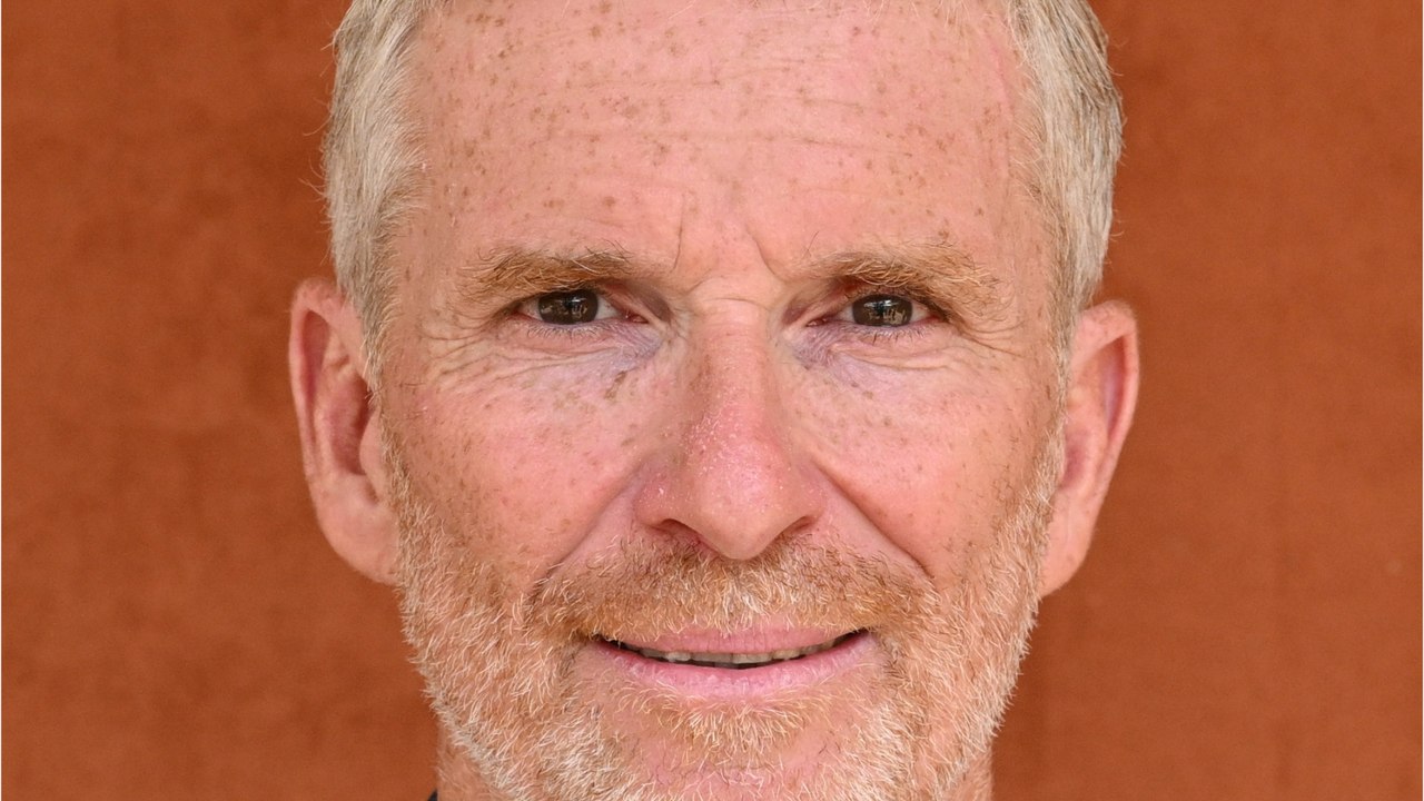 VOICI : « A jamais dans nos coeurs " : en deuil, Denis Brogniart rend hommage à un ami cher