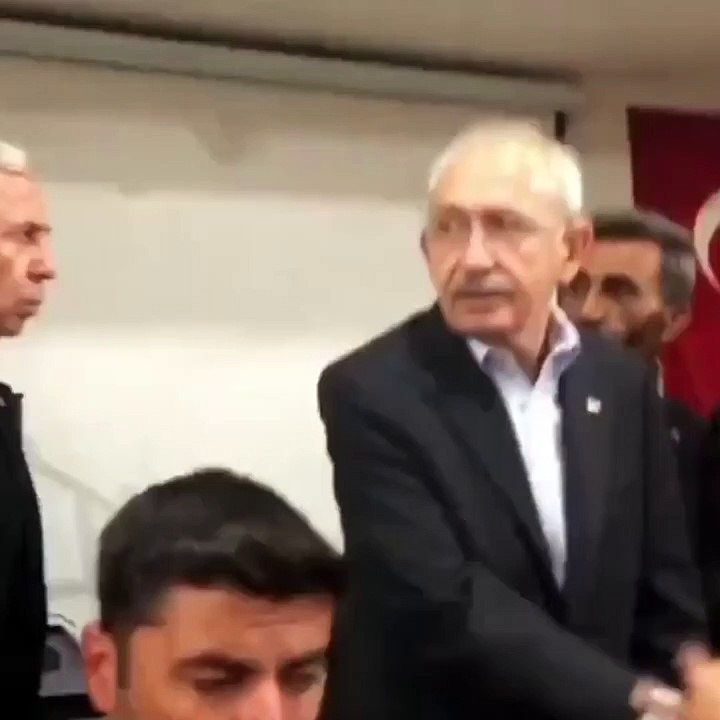 Kemal Kılıçdaroğlu, deprem bölgesinde slogan atılmasına müsaade etmedi