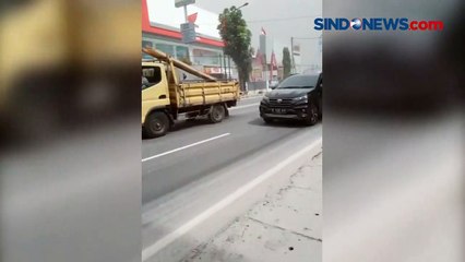 Ruas Jalan di Magelang Diselimuti Abu Pekat Akibat Aktivitas Gunung Merapi