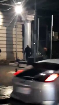 Vidéo polémique : Des policiers filmés à Paris en train d'asperger du gaz lacrymogène sur des affaires appartenant à des personnes sans domicile fixe qui seraient des demandeurs d'asile