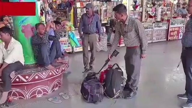 खंडवा पहुंचा बम निरोधक दस्ता,बस स्टैंड व रेलवे स्टेशन पर किया निरीक्षण