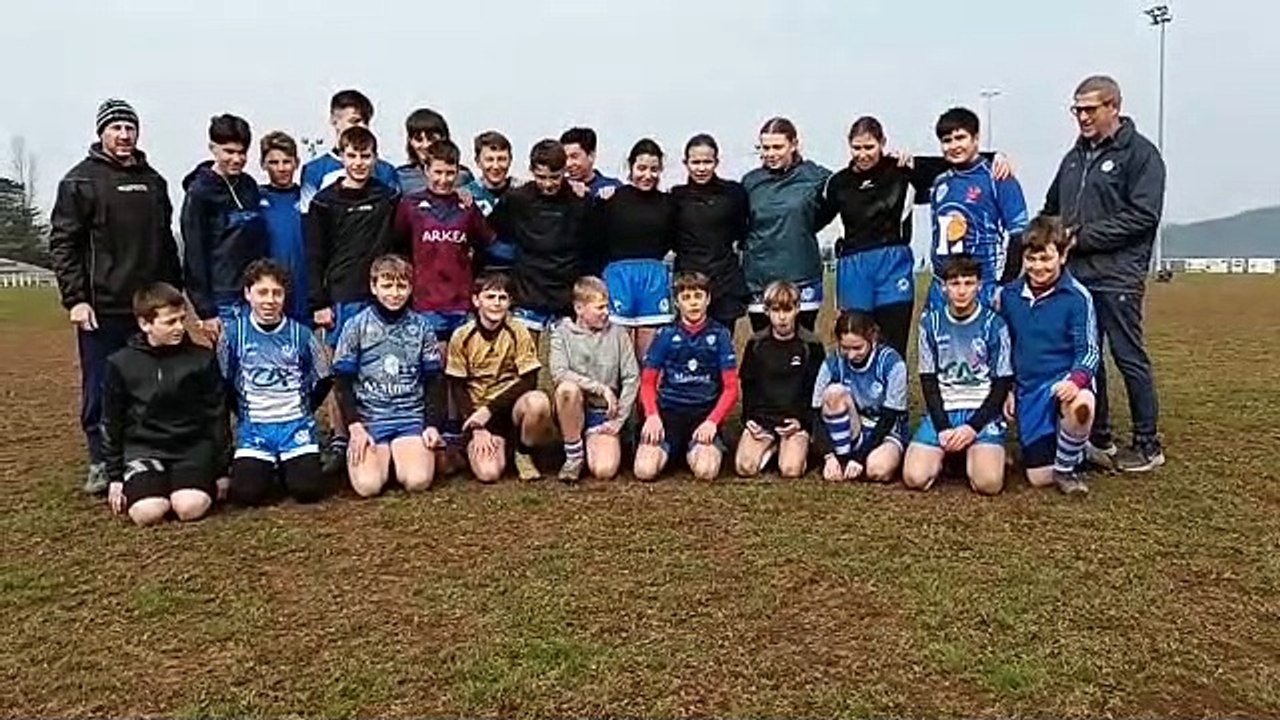 Encouragements des petits de l'école de rugby aux séniors