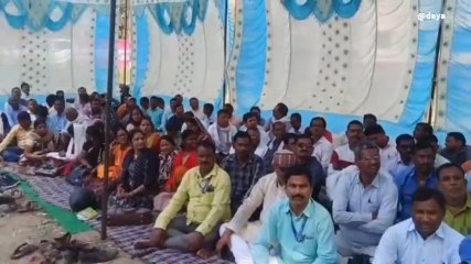 रोहतास: डीईओ कार्यालय के सामने प्रारंभिक शिक्षकों ने अपनी मांगों को लेकर किया धरना प्रदर्शन