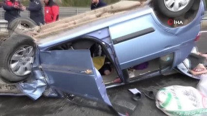 TEM'de otoyolunda otomobil takla attı: Anne ve oğlu yaralandı