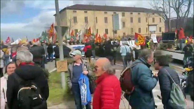 Piombino, la manifestazione no rigassificatore: il corteo