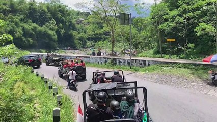 Vulkan Merapi überzieht mehrere Dörfer mit Asche