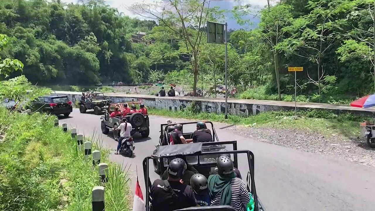 Vulkan Merapi überzieht mehrere Dörfer mit Asche